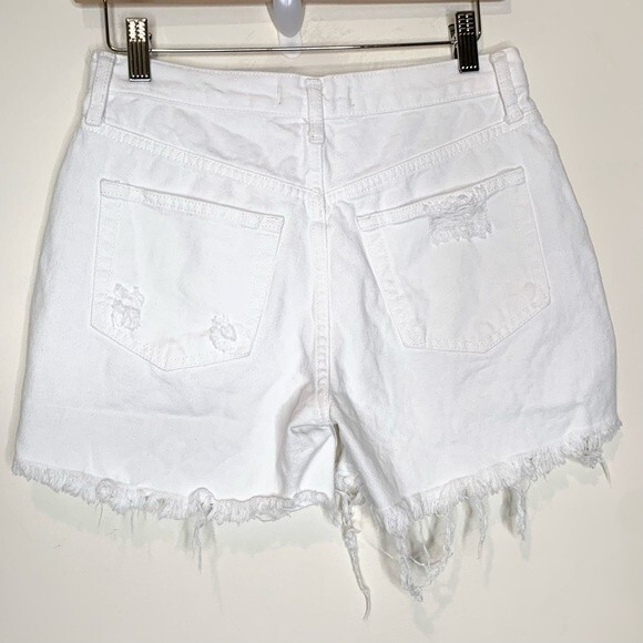NWT We The Free Free People Maggie Mid Rise White Distressed Shorts 26 - Picture 4 of 10